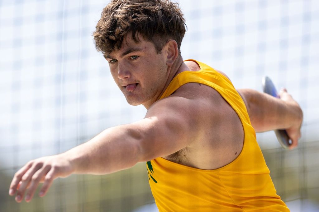 Trey Vergenz launching a disk.